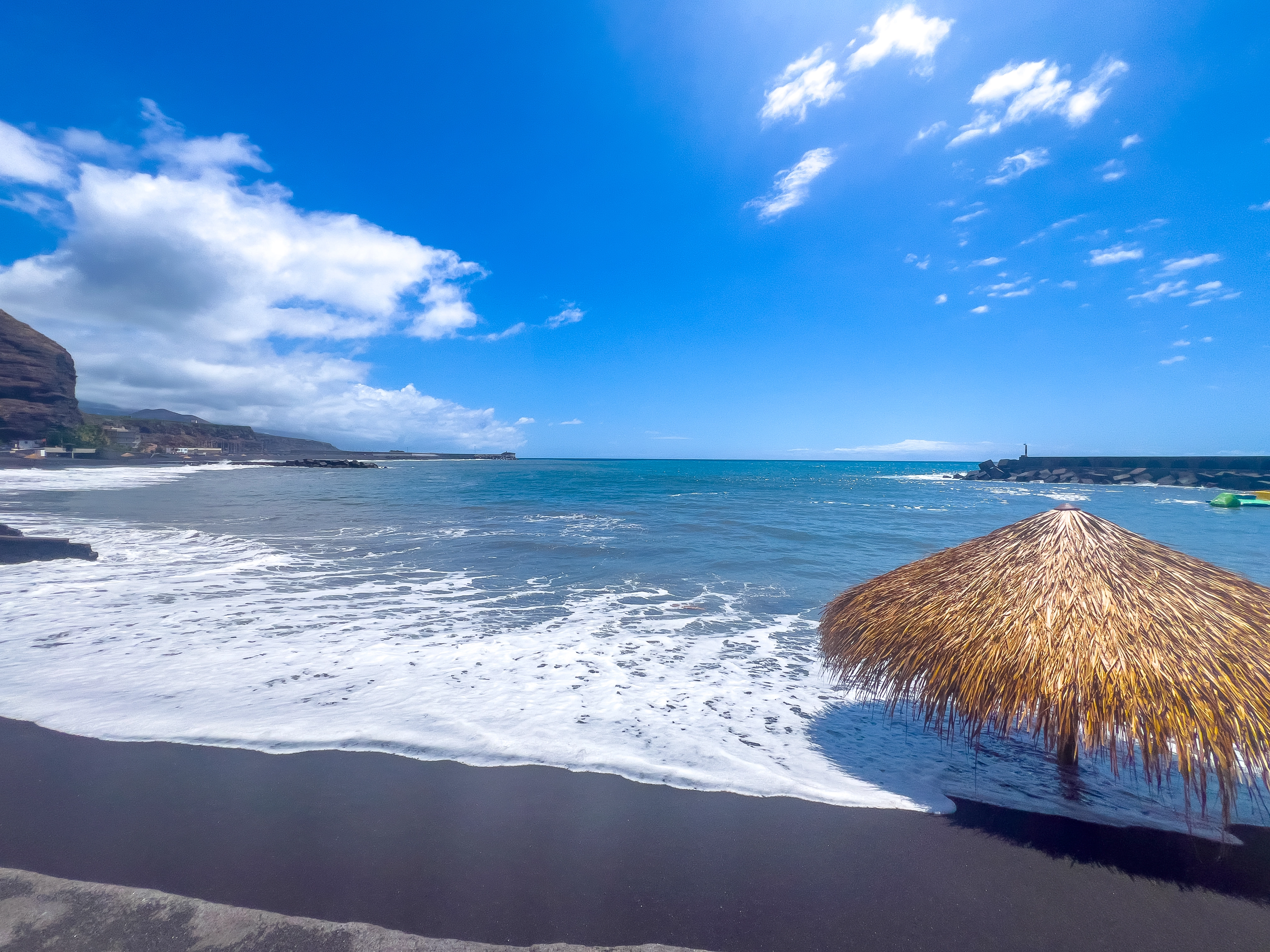 Playa de Tazacorte en La Palma – mejoras dañadas, la playa sigue siendo un referente