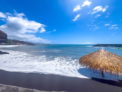 Playa de Tazacorte en La Palma – mejoras dañadas, la playa sigue siendo un referente