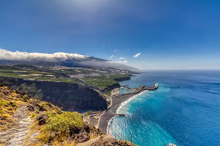 Playa de Tazacorte y restaurantes junto al mar