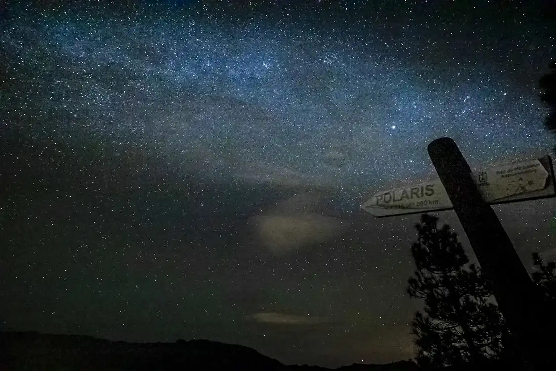 Cielo estrellado La Palma astrofotografía Monumento al Infinito Vía Láctea