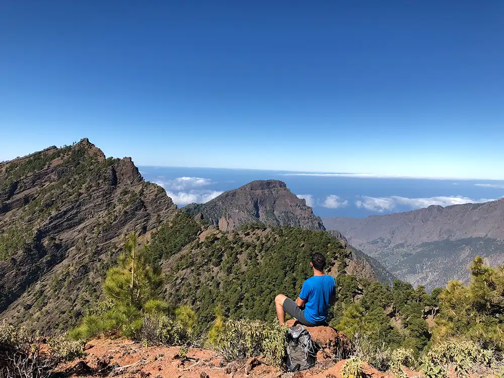Senderismo en La Palma entre bosques y paisajes volcánicos