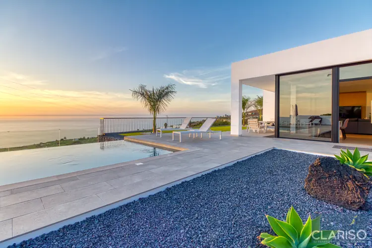 Villa Laina – moderna villa de lujo con piscina infinita y vistas al mar en Tijarafe, La Palma